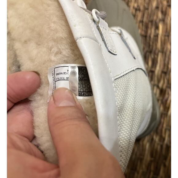 UGG Australia WHITE WATERPROOF SHEEPSKIN SNOW BOOTS Sz 4 - Picture 11 of 14